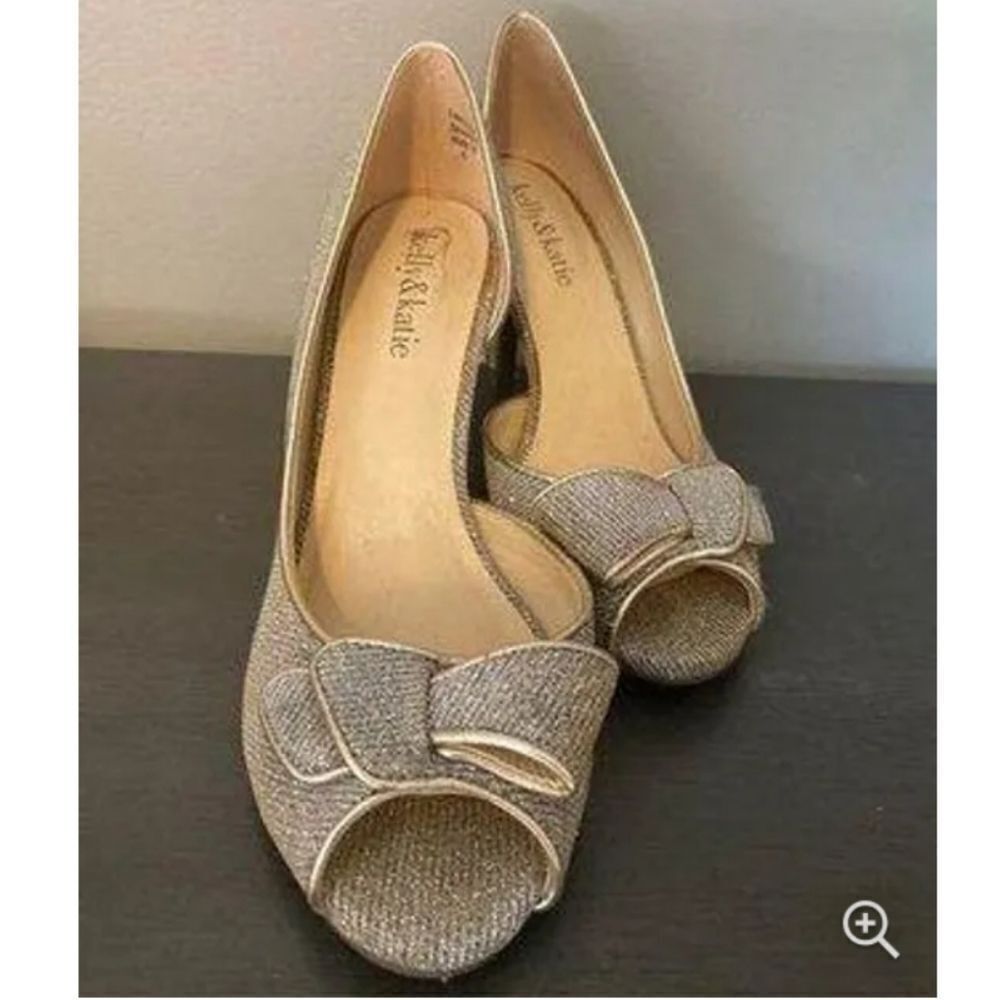 BRAND NEW KELLY &KATIE GOLD SHIMMER OPEN TOE WEDGE